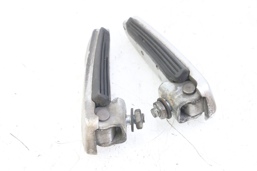 photo de PAR DE REPOSAPIÉS TRASEROS GILERA NEXUS 125 (2009 - 2013)