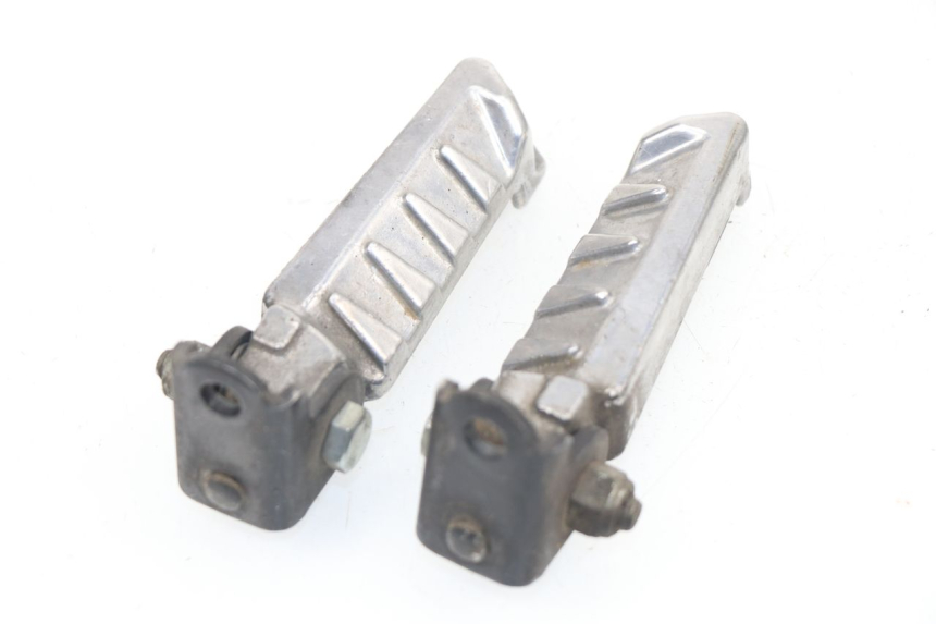 photo de PAR DE APOYAPIÉS TRASEROS PEUGEOT LUDIX 50 (2008 - 2017)