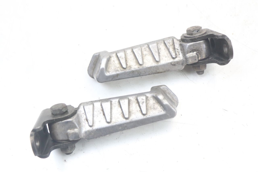 photo de PAR DE APOYAPIÉS TRASEROS PEUGEOT LUDIX 50 (2005 - 2007)