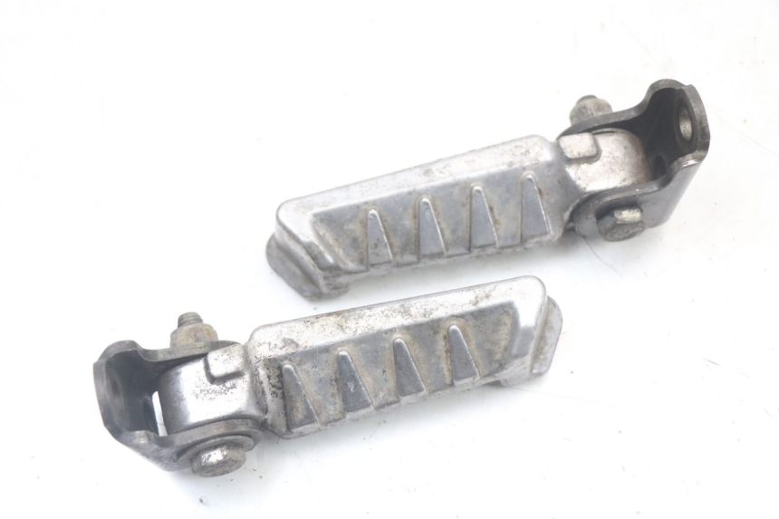 photo de PAR DE APOYAPIÉS TRASEROS PEUGEOT LUDIX 50 (2005 - 2007)