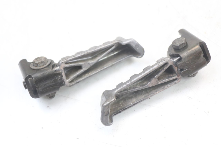 photo de PAR DE APOYAPIÉS TRASEROS PEUGEOT LUDIX 50 (2005 - 2007)