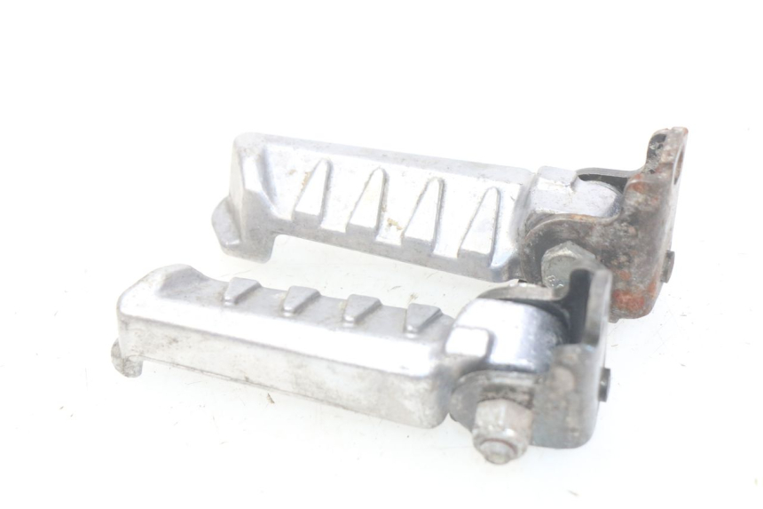 photo de PAR DE APOYAPIÉS TRASEROS PEUGEOT LUDIX BLASTER 50 (2006 - 2014)