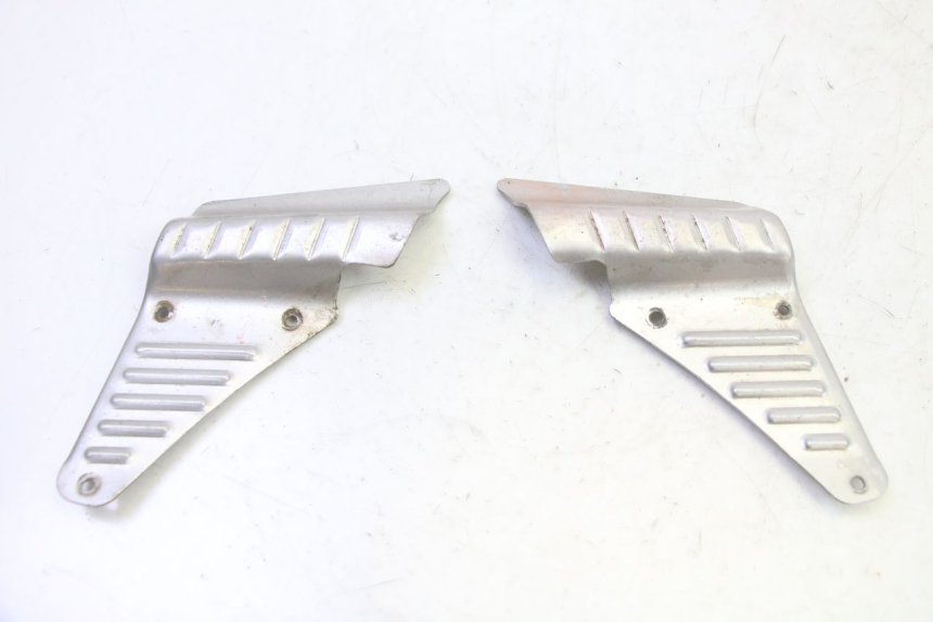 photo de PAR REPOSAPIES TRASERA TNT MOTOR ROMA 10' 2T 50 (2011 - 2018)