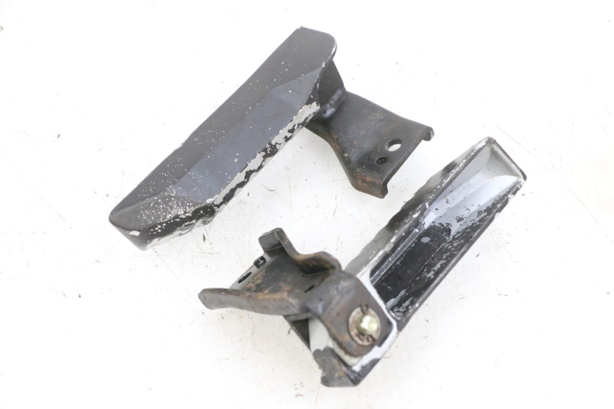 photo de PAR REPOSAPIES TRASERA DAELIM S1 125 (2007 - 2016) - Primer plano técnico