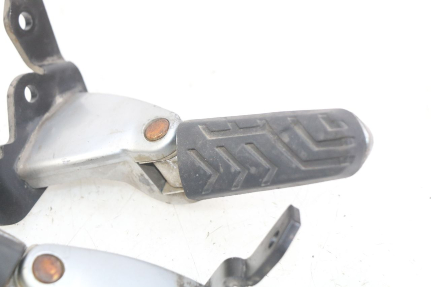 photo de PAR DE REPOSAPIÉS TRASEROS APRILIA SCARABEO 100 (2003 - 2012)