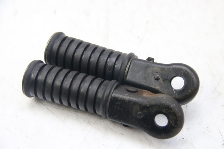 photo de PAR DE APOYAPIÉS TRASEROS YAMAHA SR 125 (1982 - 2003)