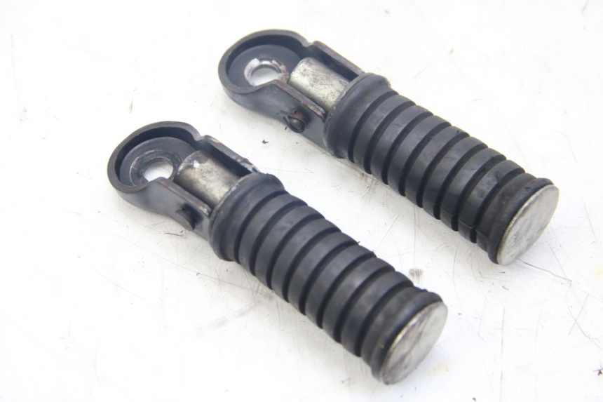 photo de PAR DE APOYAPIÉS TRASEROS YAMAHA SR 125 (1982 - 2003)