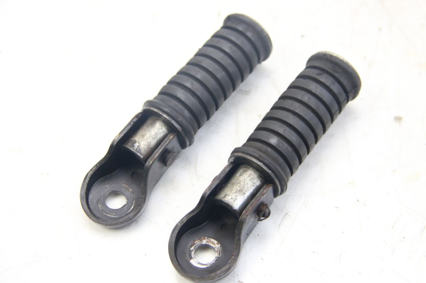 photo de PAR DE APOYAPIÉS TRASEROS YAMAHA SR 125 (1982 - 2003)