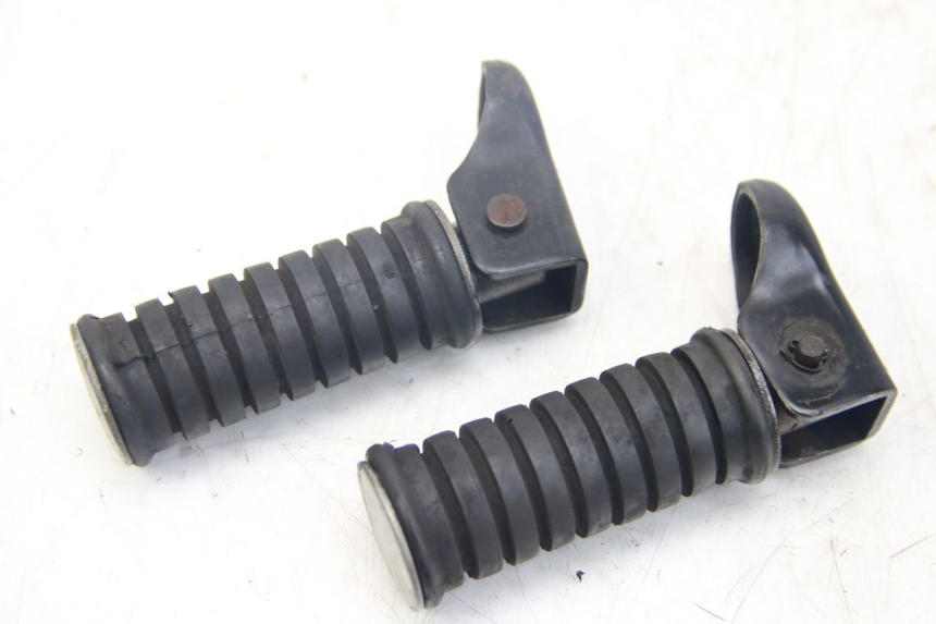 photo de PAR DE APOYAPIÉS TRASEROS YAMAHA SR 125 (1982 - 2003)