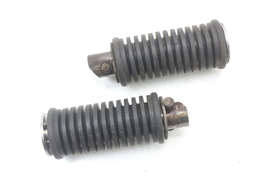 photo de PAR REPOSAPIES TRASERA SUZUKI GZ MARAUDER 125 (1998 - 2004)