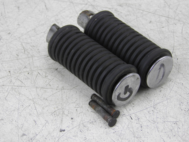 photo de PAR REPOSAPIES TRASERA SUZUKI GZ MARAUDER 125 (1998 - 2004)