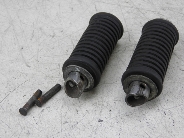 photo de PAR REPOSAPIES TRASERA SUZUKI GZ MARAUDER 125 (1998 - 2004)