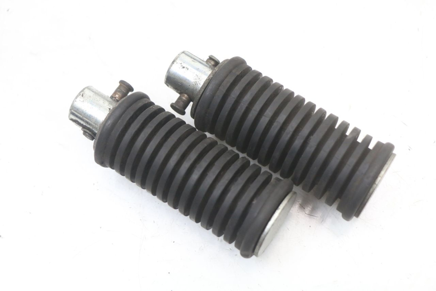 photo de Par de reposapiés traseros SUZUKI VL INTRUDER 125 (2004 - 2007)