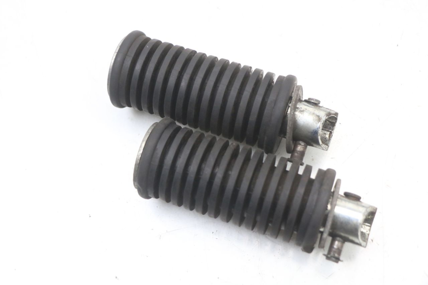 photo de Par de reposapiés traseros SUZUKI VL INTRUDER 125 (2004 - 2007)
