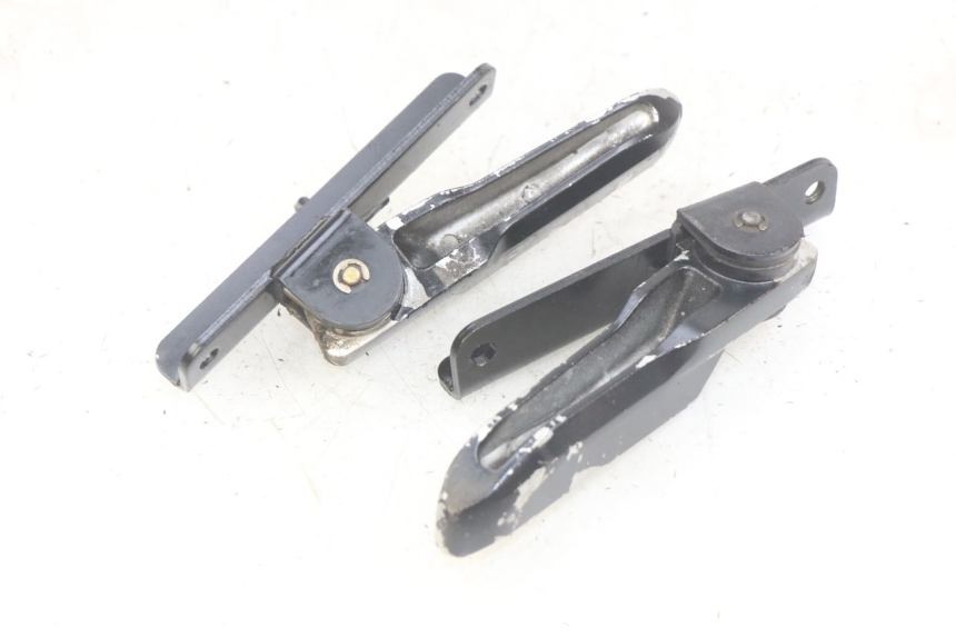photo de PAR DE APOYAPIÉS TRASEROS SYM JET SPORT XR 50 (2006 - 2015)
