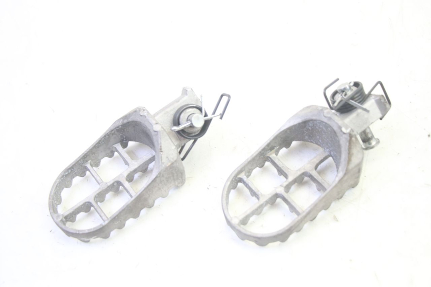 photo de PAR REPOSAPIES TRASERA YAMAHA TTR 125 (2000 - 2020) - Vista general del producto