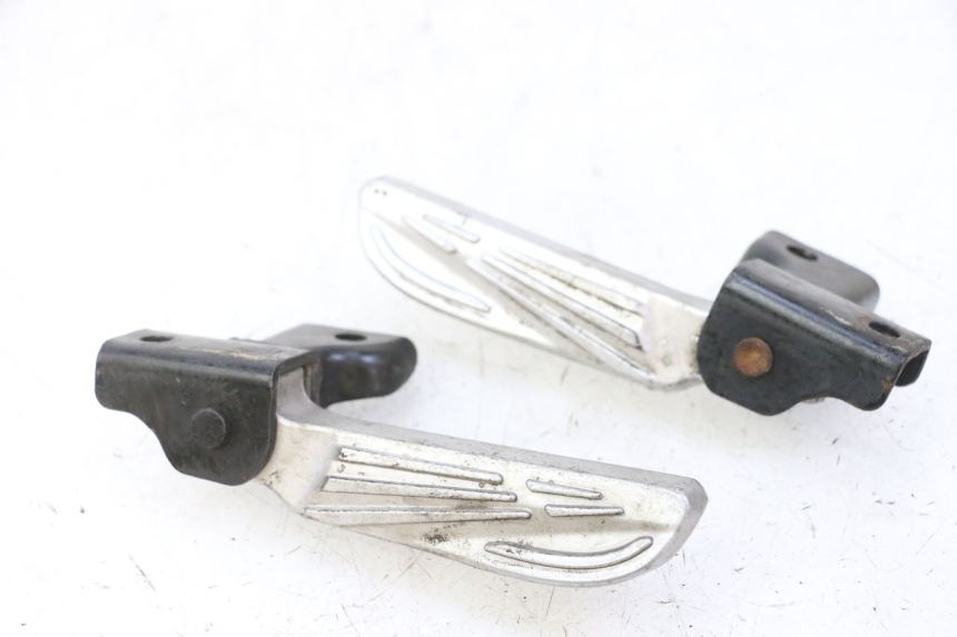 photo de PAR DE APOYAPIÉS TRASEROS PEUGEOT TWEET 4T 50 (2018 - 2020)