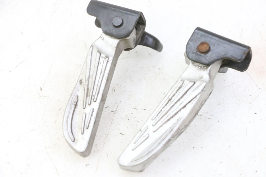 photo de PAR DE APOYAPIÉS TRASEROS PEUGEOT TWEET 4T 50 (2018 - 2020)