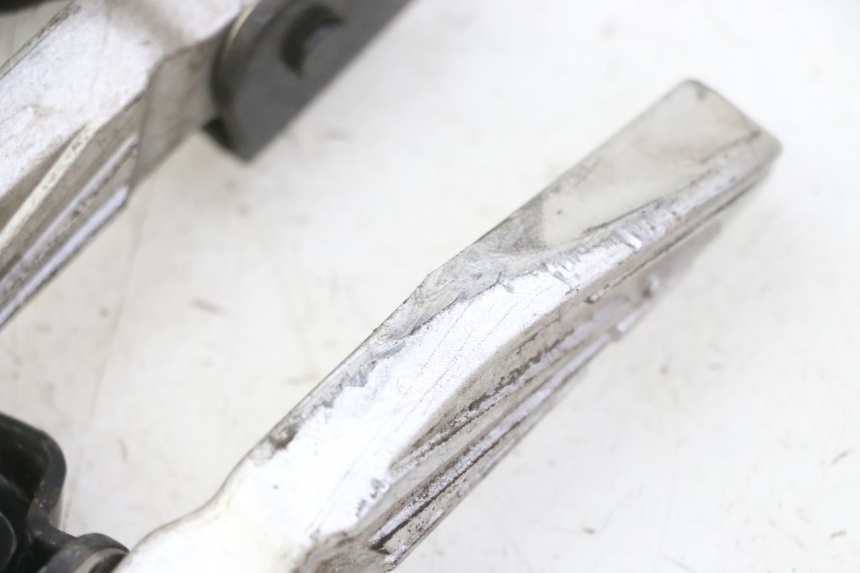 photo de PAR DE APOYAPIÉS TRASEROS PEUGEOT TWEET 4T 50 (2018 - 2020)