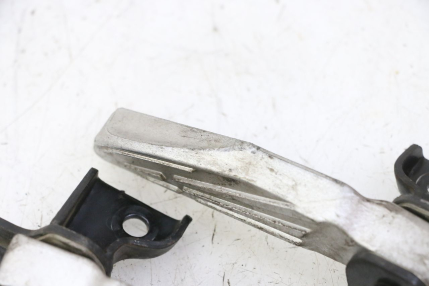 photo de PAR DE APOYAPIÉS TRASEROS PEUGEOT TWEET 4T 50 (2018 - 2020)