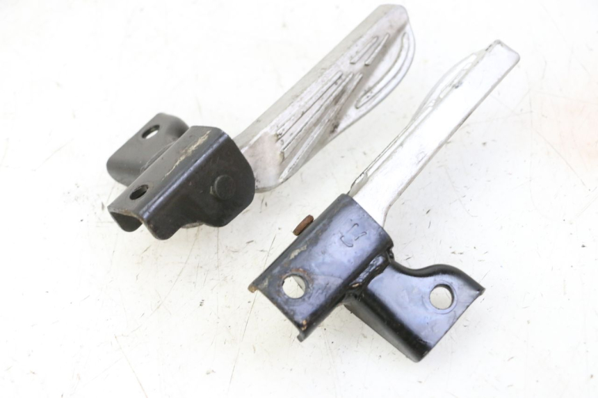 photo de PAR DE APOYAPIÉS TRASEROS PEUGEOT TWEET 4T 50 (2018 - 2020)