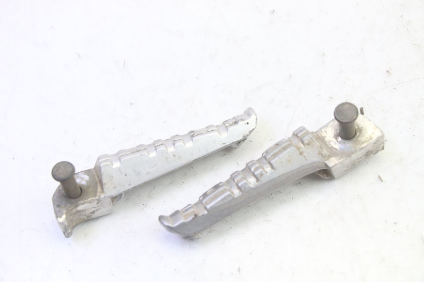 photo de PAR REPOSAPIES TRASERA YAMAHA TZR 50 (2008 - 2016) - Zoom estado de uso