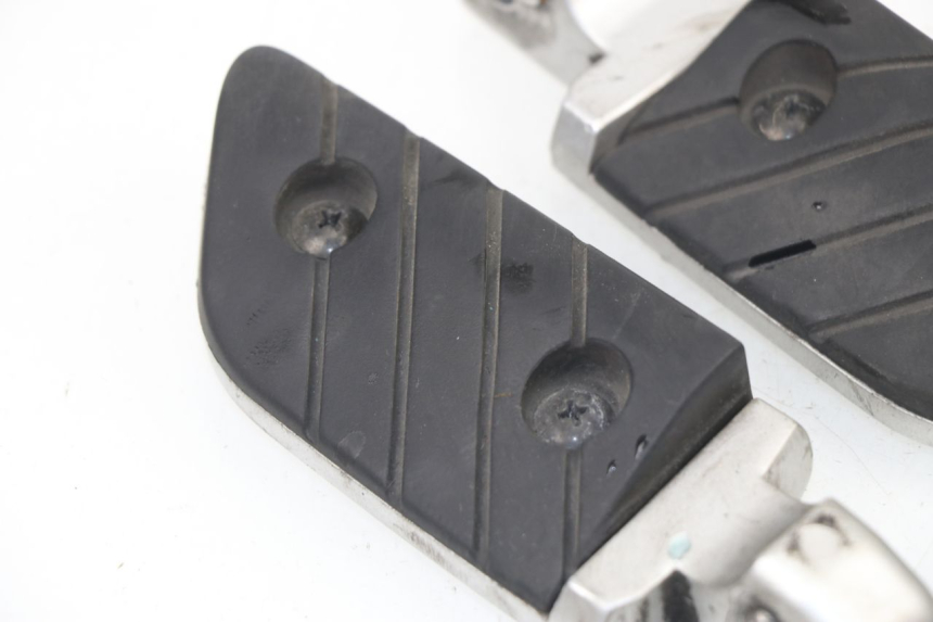 photo de PAR DE APOYAPIÉS TRASEROS YAMAHA X-CITY XCITY 125 (2007 - 2008)