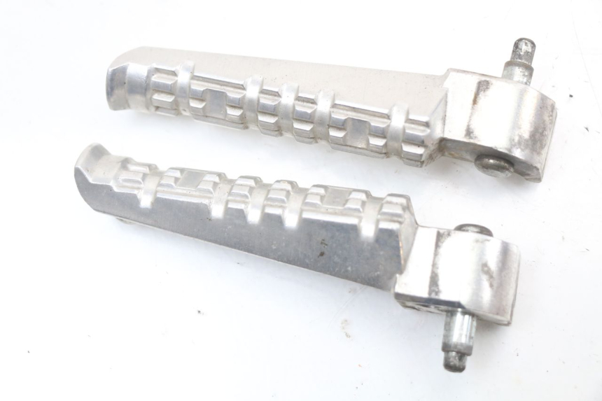 photo de PAR DE APOYAPIÉS TRASEROS YAMAHA X-MAX XMAX 125 (2010 - 2014)