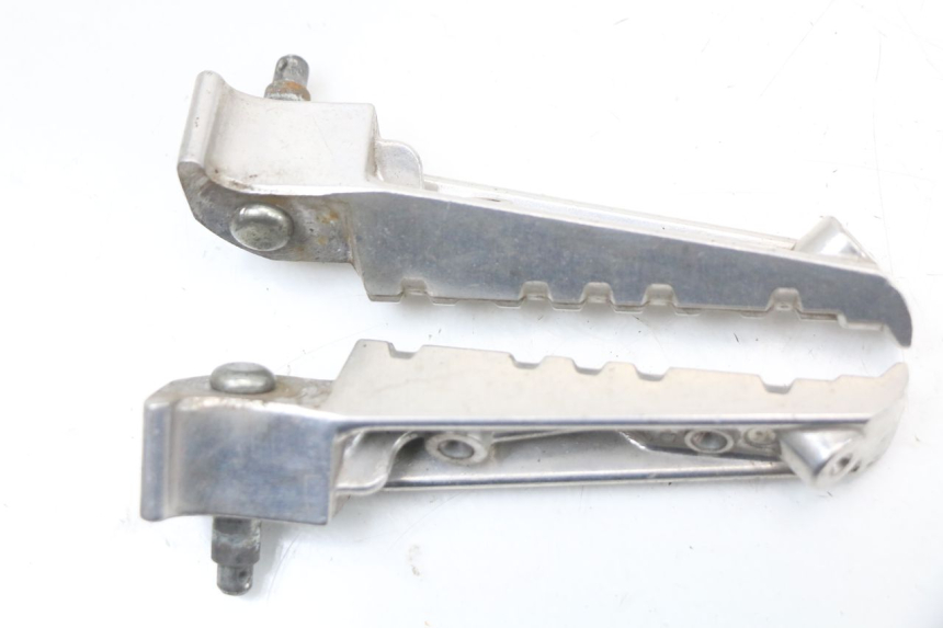 photo de PAR DE APOYAPIÉS TRASEROS YAMAHA X-MAX XMAX 125 (2010 - 2014)