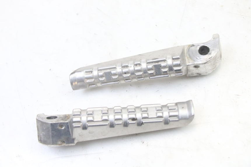 photo de PAR DE APOYAPIÉS TRASEROS YAMAHA X-MAX XMAX 125 (2010 - 2014)
