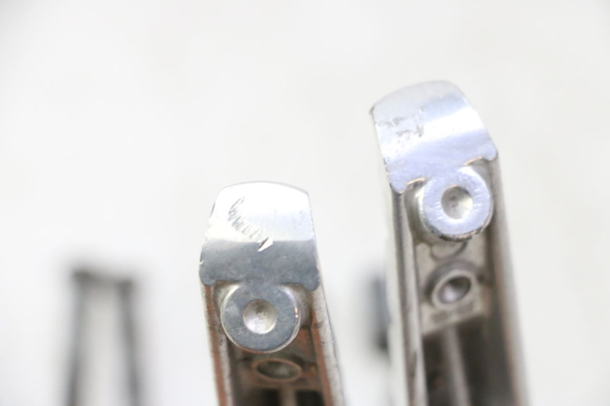 photo de PAR DE APOYAPIÉS TRASEROS YAMAHA X-MAX XMAX 125 (2010 - 2014)