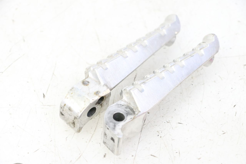 photo de PAR DE APOYAPIÉS TRASEROS YAMAHA X-MAX XMAX 125 (2010 - 2014)