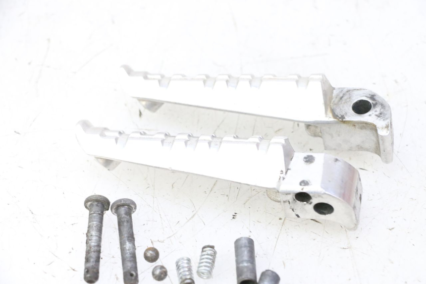 photo de PAR DE APOYAPIÉS TRASEROS YAMAHA X-MAX XMAX 125 (2010 - 2014)