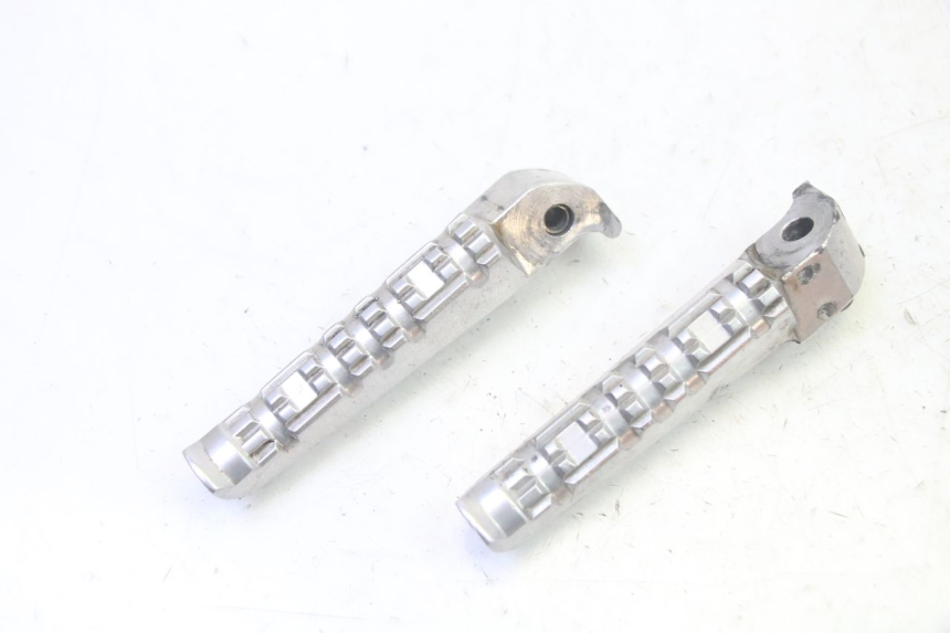 photo de PAR DE APOYAPIÉS TRASEROS YAMAHA X-MAX XMAX 125 (2010 - 2014)