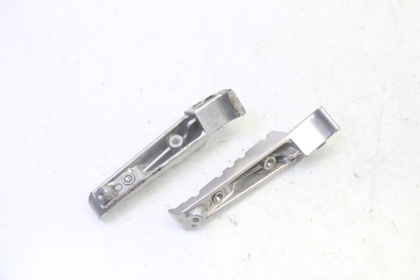 photo de PAR DE APOYAPIÉS TRASEROS YAMAHA X-MAX XMAX 125 (2010 - 2014)