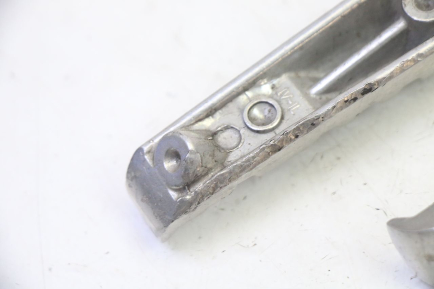 photo de PAR DE APOYAPIÉS TRASEROS YAMAHA X-MAX XMAX 125 (2010 - 2014)