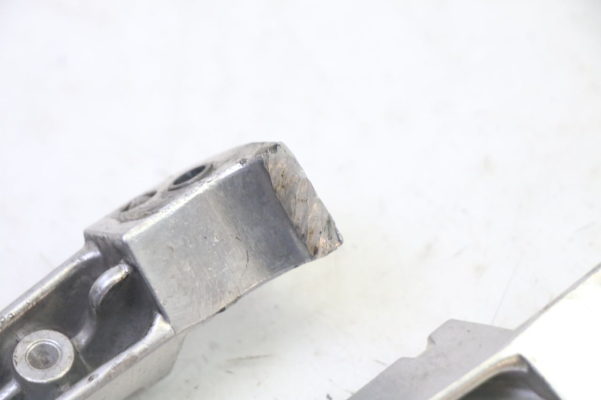 photo de PAR DE APOYAPIÉS TRASEROS YAMAHA X-MAX XMAX 125 (2010 - 2014)