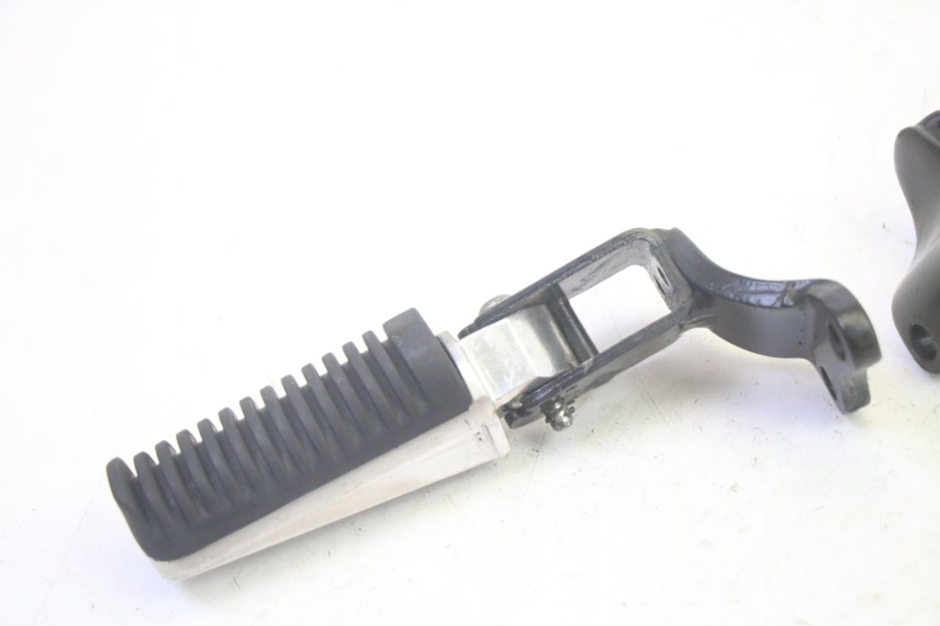 photo de PAR DE REPOSAPIÉS TRASEROS YAMAHA XMAX X-MAX 125 (2006 - 2009) - Vista general del producto