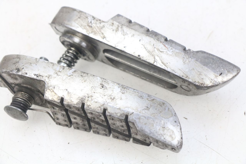 photo de PAR DE APOYAPIÉS TRASEROS TGB X-MOTION XMOTION 125 (2008 - 2014) - Detalle de la pieza