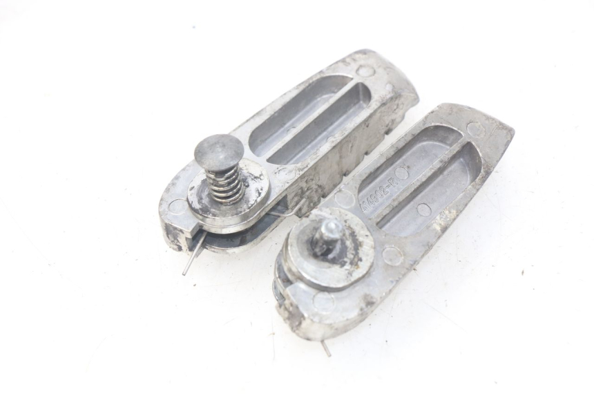 photo de PAR DE APOYAPIÉS TRASEROS TGB X-MOTION XMOTION 125 (2008 - 2014) - Zoom estado de uso