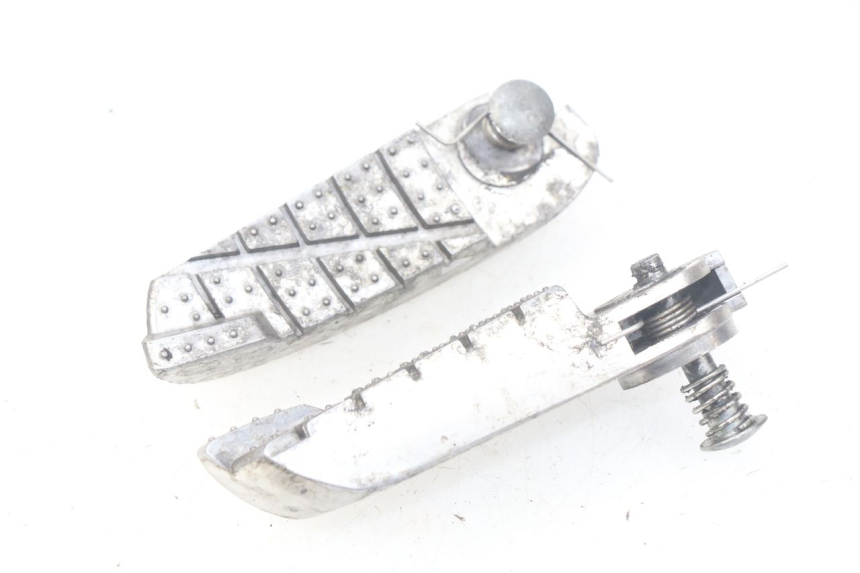 photo de PAR DE APOYAPIÉS TRASEROS TGB X-MOTION XMOTION 125 (2008 - 2014) - Primer plano técnico