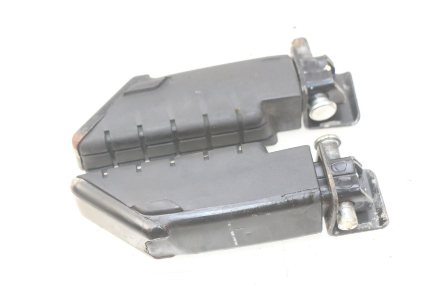 photo de PAR DE APOYAPIÉS TRASEROS YAMAHA D'ELIGHT DELIGHT 115 (2013 - 2017)