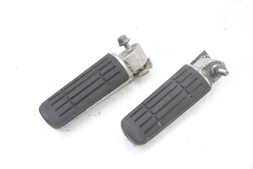 photo de PAR REPOSAPIES TRASERA YAMAHA FZ6 FAZER S2 600 (2007 - 2011)
