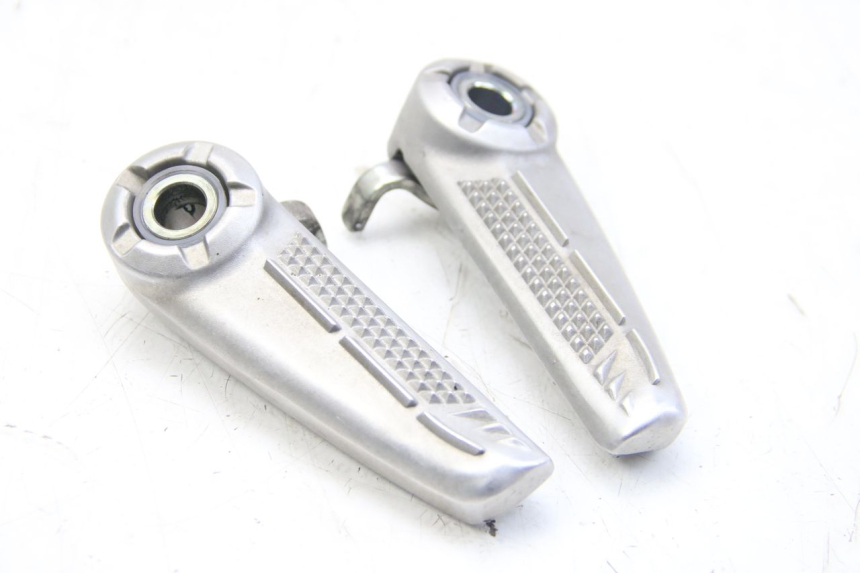 photo de PAR DE APOYAPIÉS TRASEROS YAMAHA HW XENTER 125 (2011 - 2017)