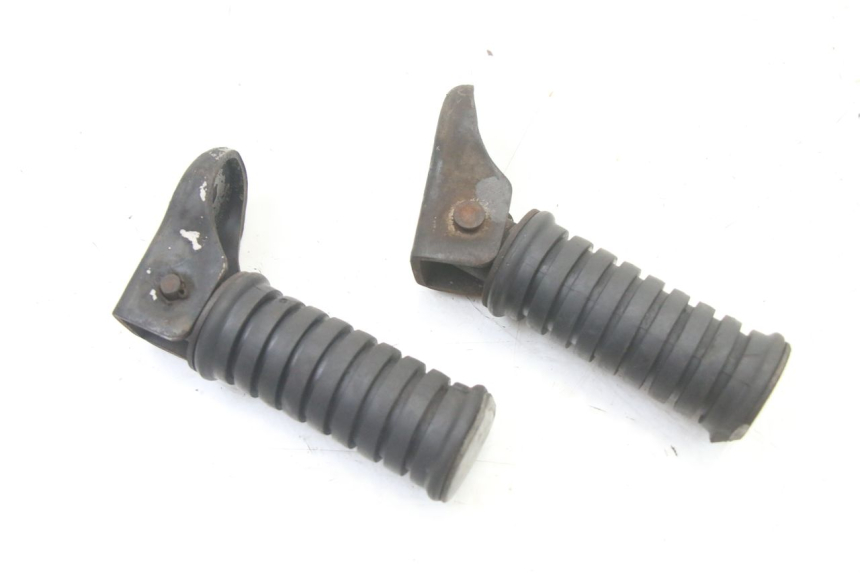 photo de PAR DE APOYAPIÉS TRASEROS YAMAHA SR 125 (1982 - 2003)