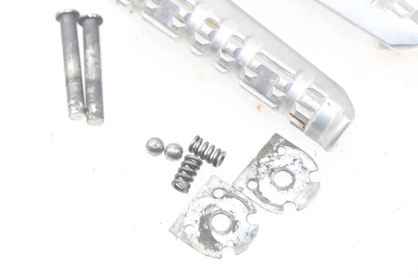 photo de PAR REPOSAPIES TRASERA YAMAHA YP T-MAX TMAX 530 (2017 - 2020)