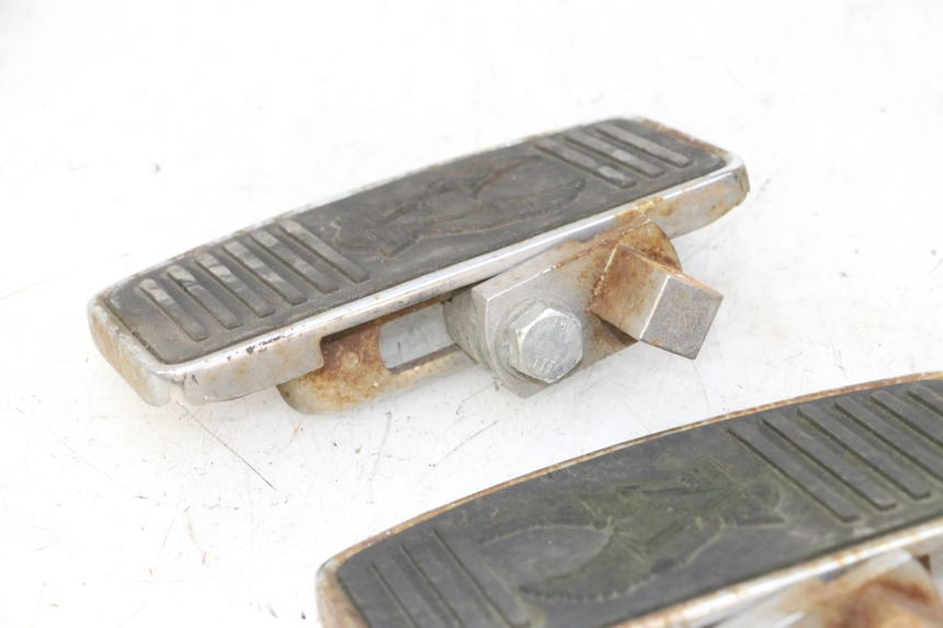 photo de PAR REPOSAPIES DELANTERA HYOSUNG GV AQUILA 125 (2000 - 2004)