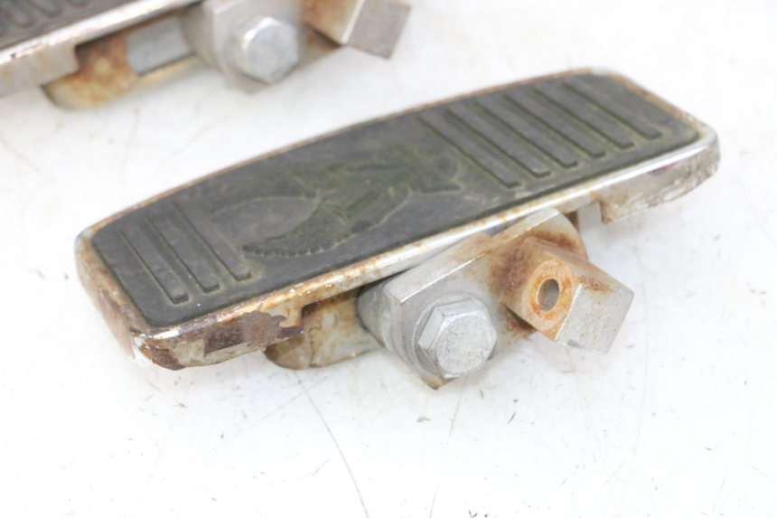 photo de PAR REPOSAPIES DELANTERA HYOSUNG GV AQUILA 125 (2000 - 2004)