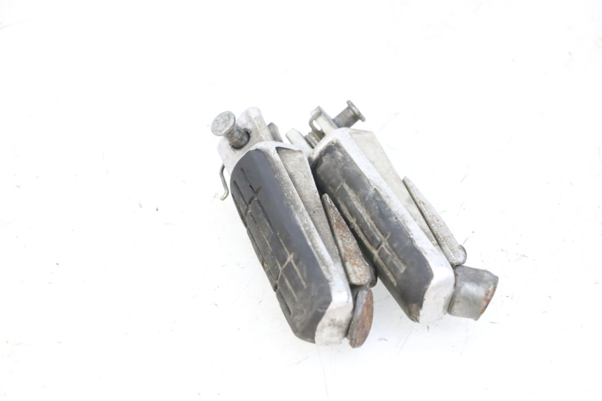 photo de PAR DE REPOSAPIÉS DELANTEROS YAMAHA FJR ABS 1300 (2006 - 2012) - Detalle de la pieza