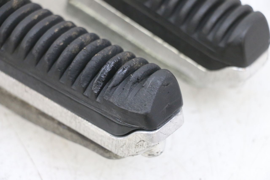 photo de PAR REPOSAPIES DELANTERA SUZUKI GSF N BANDIT 600 (1996 - 1999) - Estado de la superficie y material